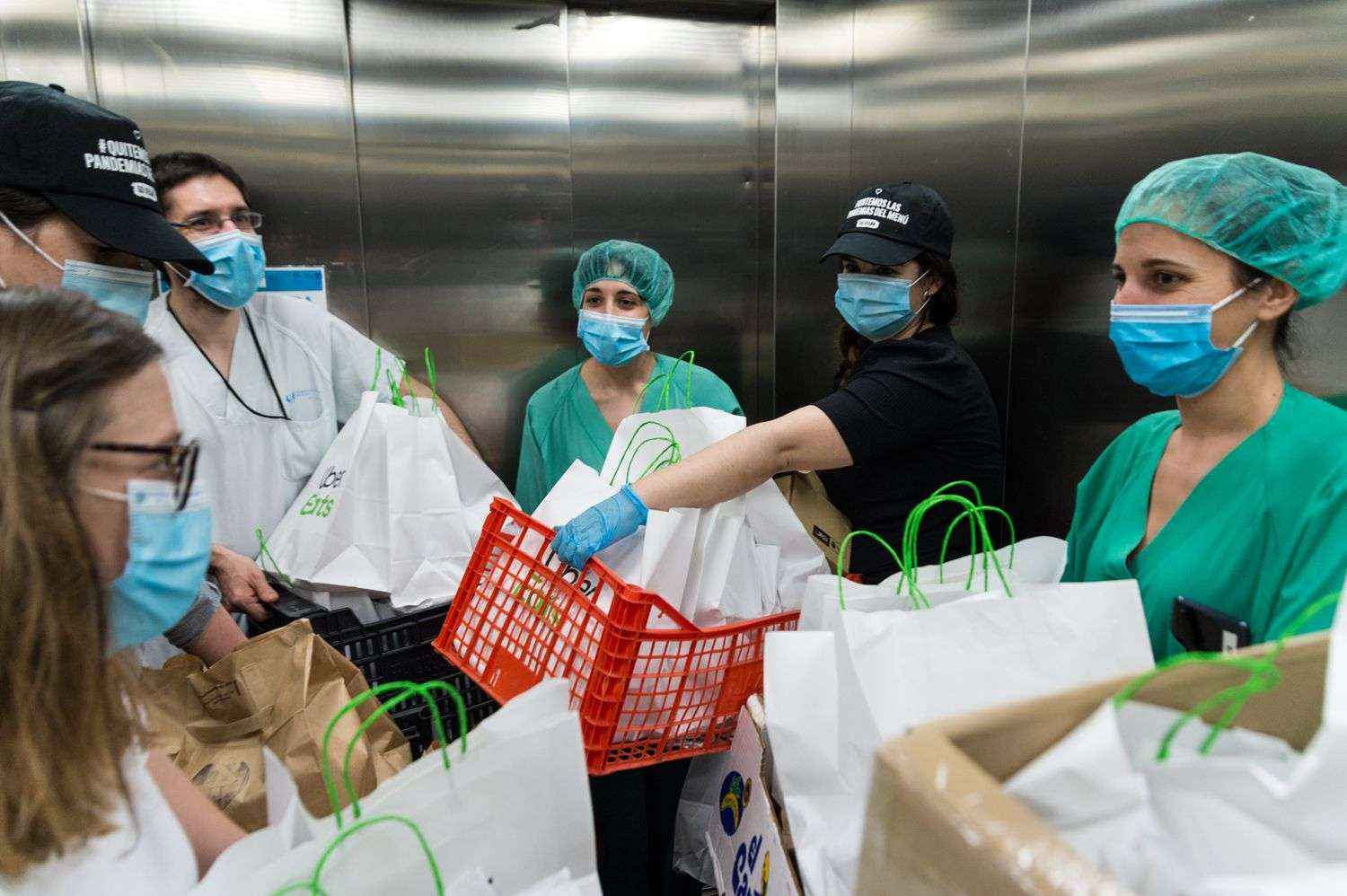 Comida vegana por valor de 100.000 dólares para profesionales sanitarios y colectivos vulnerables