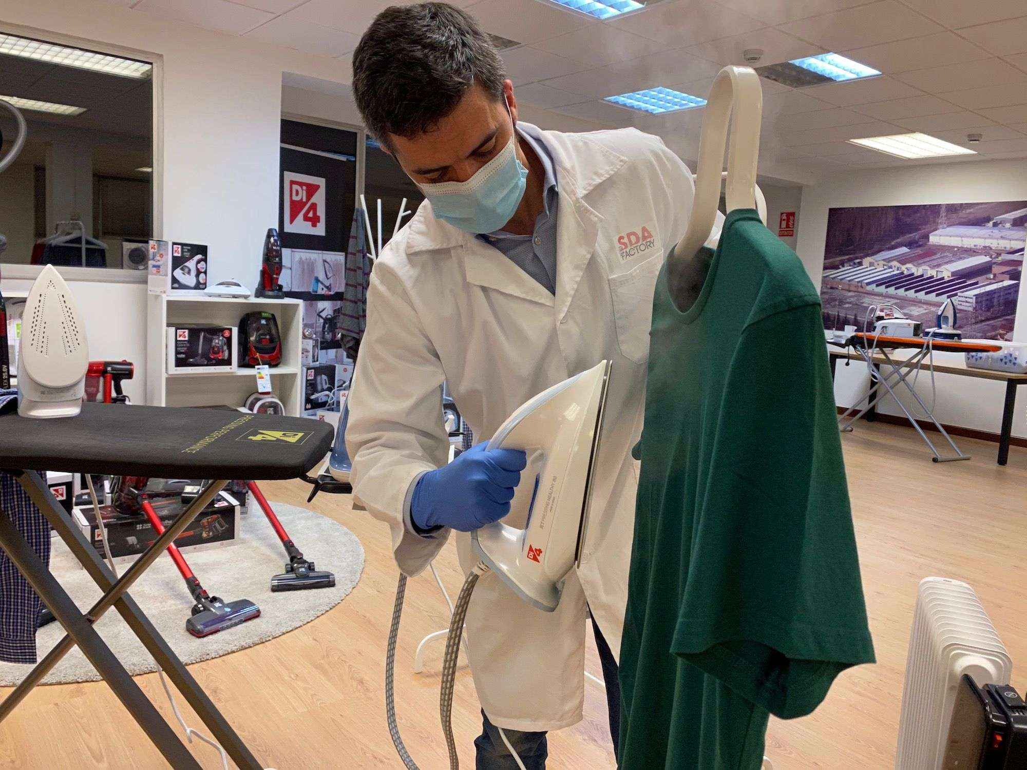 Di4 vende en El Corte Inglés una plancha única que higieniza la ropa y la deja libre de virus y bacterias