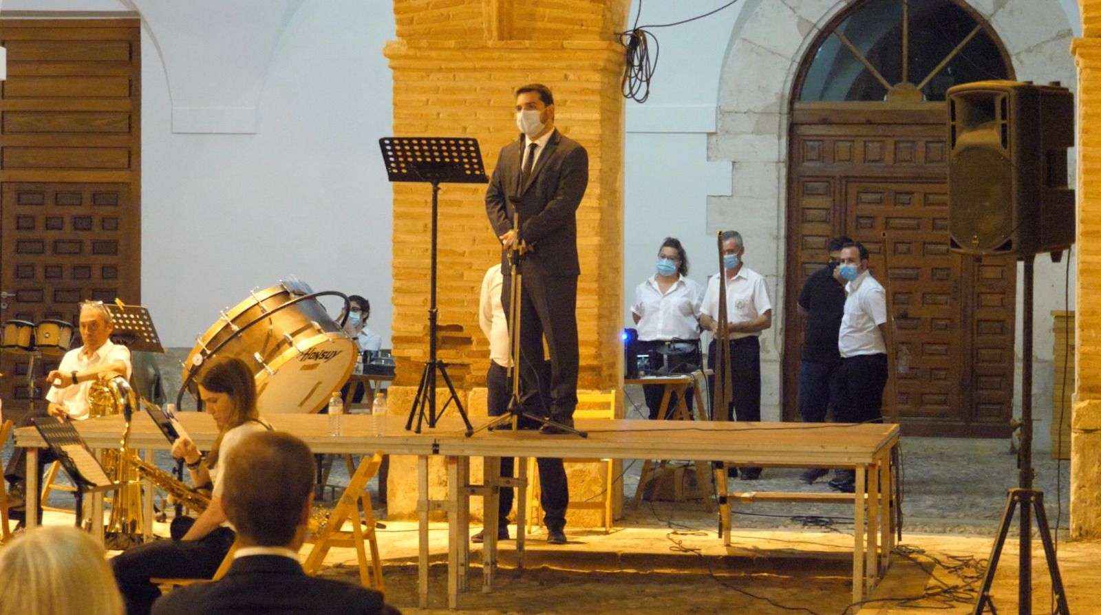 Pastrana rindió homenaje a voluntarios y servidores públicos durante el confinamiento