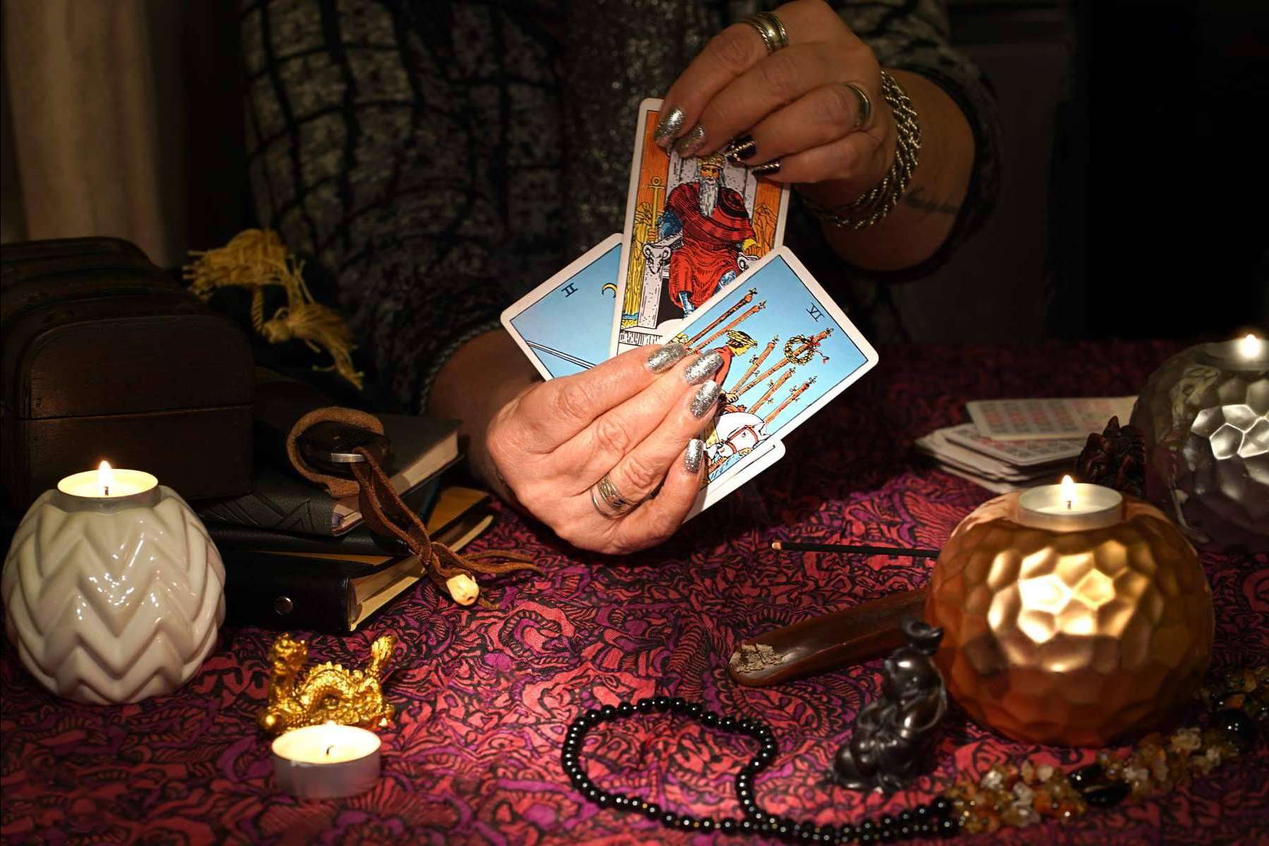 Las consultas en tarot más habituales del momento, según el Tarot de Luz María