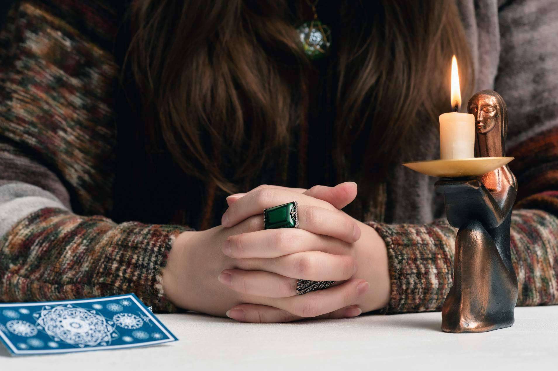 Silvia Sedano: los beneficios de la lectura del tarot de la vidente profesional