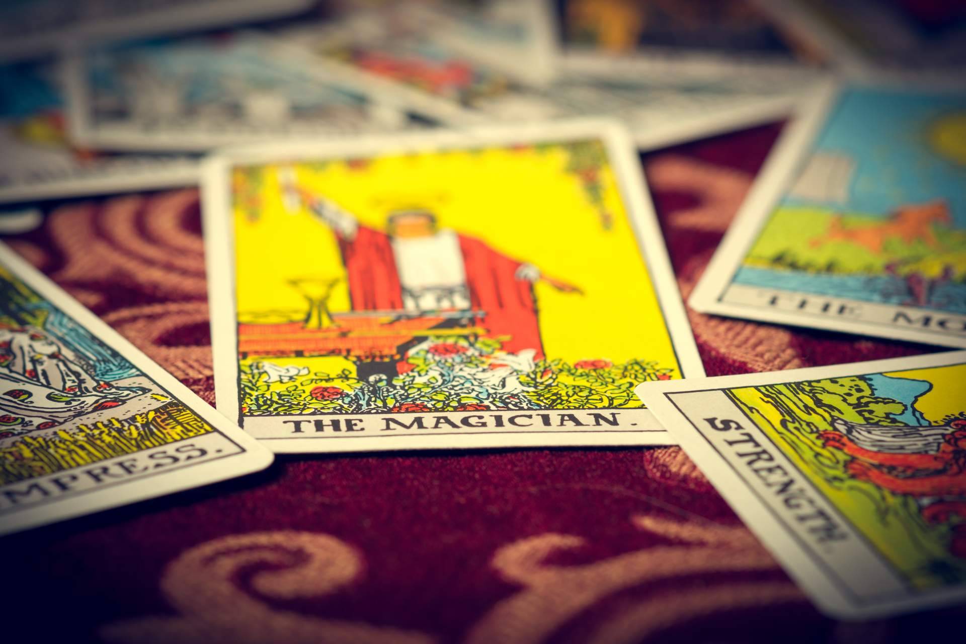 Las predicciones del tarot según los signos zodiacales: Tarot de Luz María