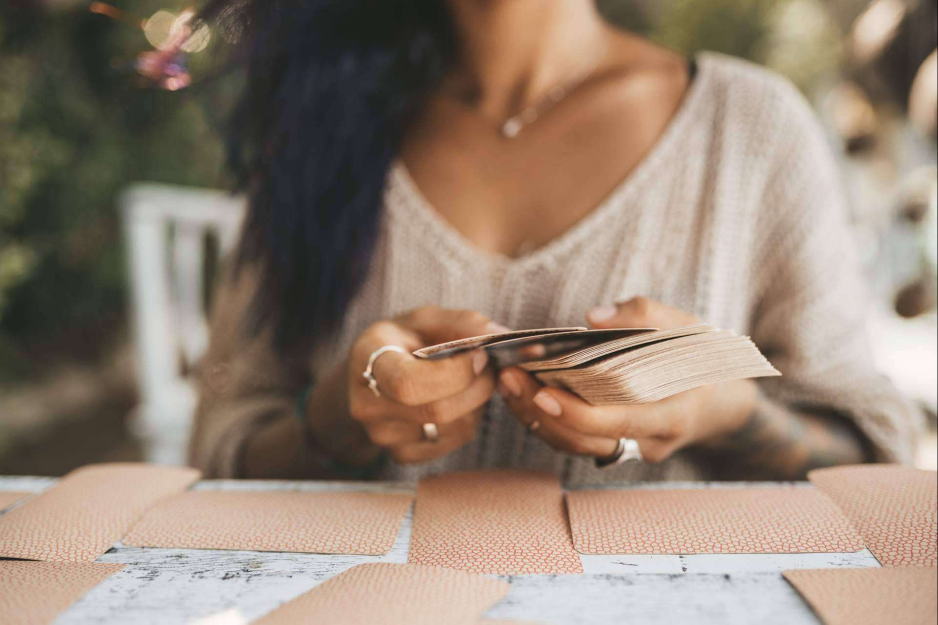 Por qué son tan frecuentes las búsquedas de tarot gratis, según Leotarot
