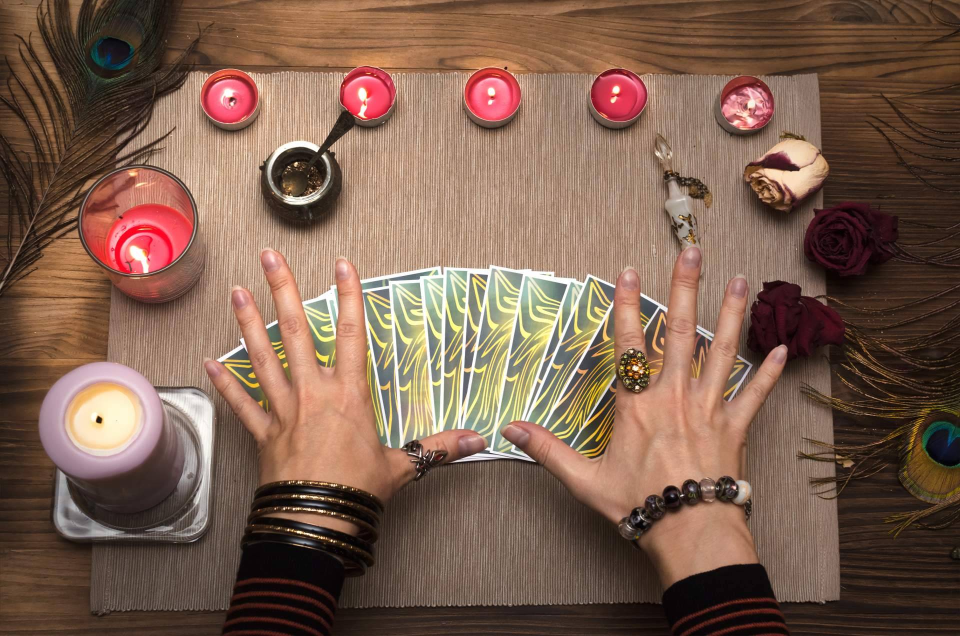 El tarot económico de 5 euros por 15 minutos es muy popular en el portal web Tarot5por15