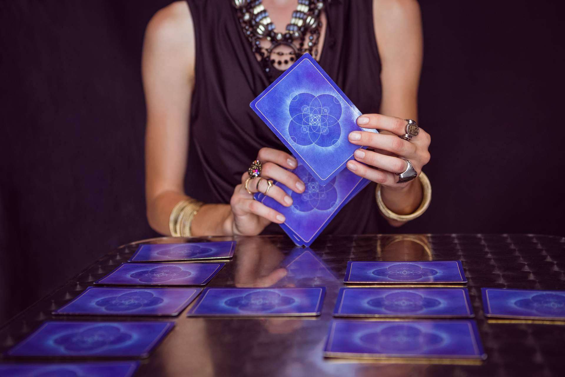 El servicio de tarot telefónico ofrecido por Leotarot