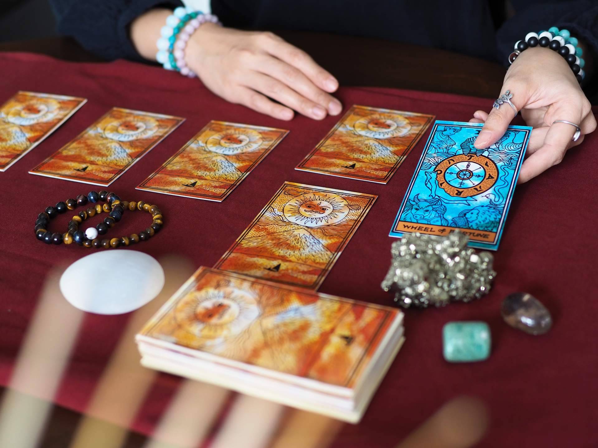 Tarot 10 euros con videntes económicas, el servicio estrella de Tarot de las Meigas