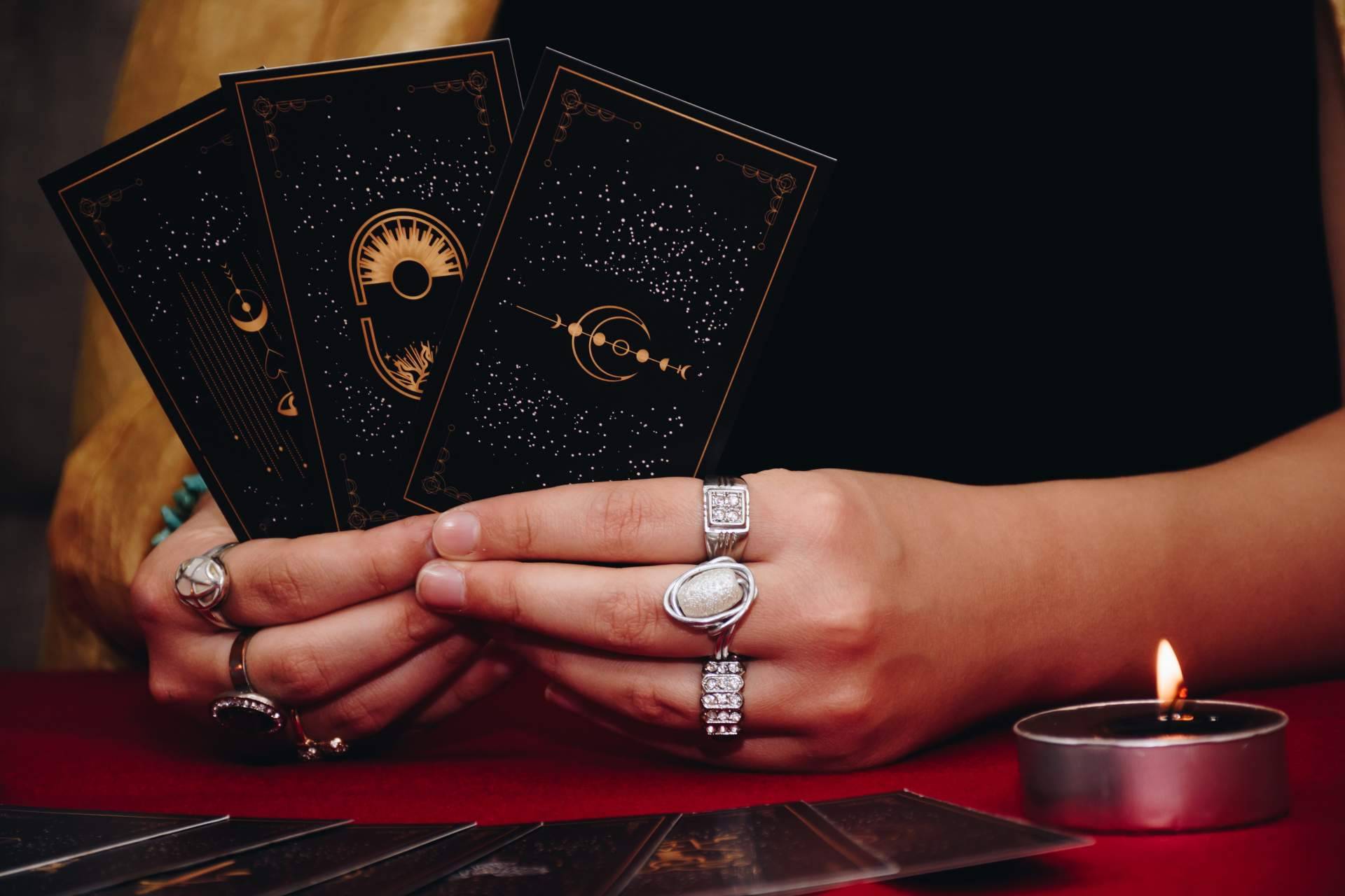 Los servicios tarot del amor por visa y tarot 806 de Alicia Caballero
