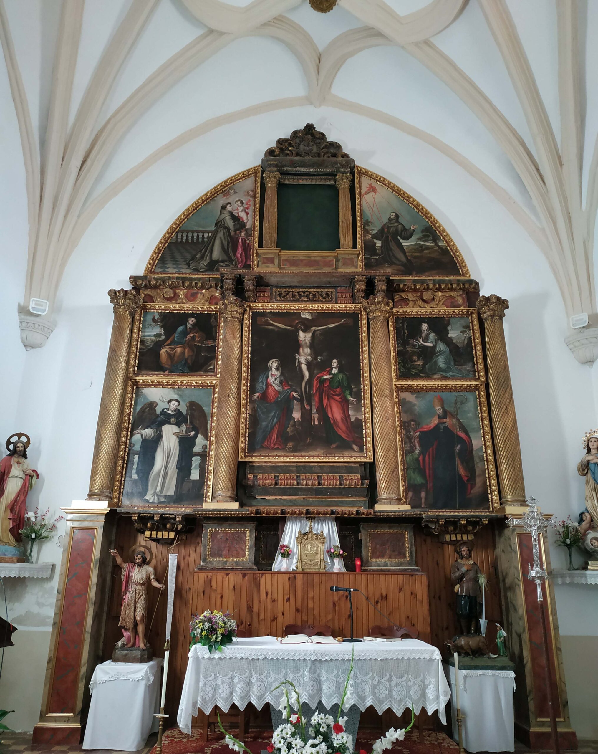 El Retablo Mayor de Medranda, un tesoro entre tinieblas