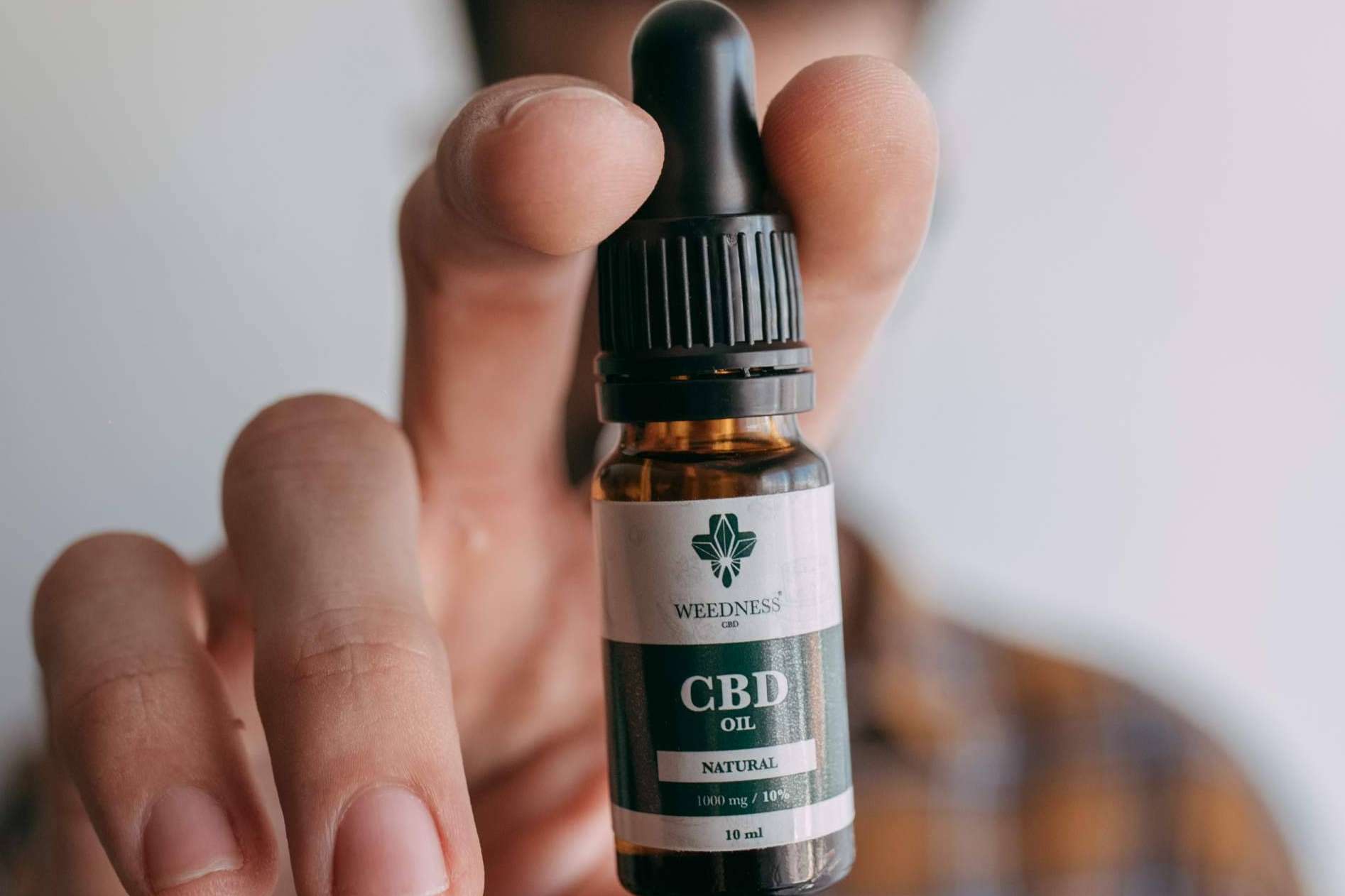 El aceite de CBD tiene propiedades como antiinflamatorio, indica Weedness CBD