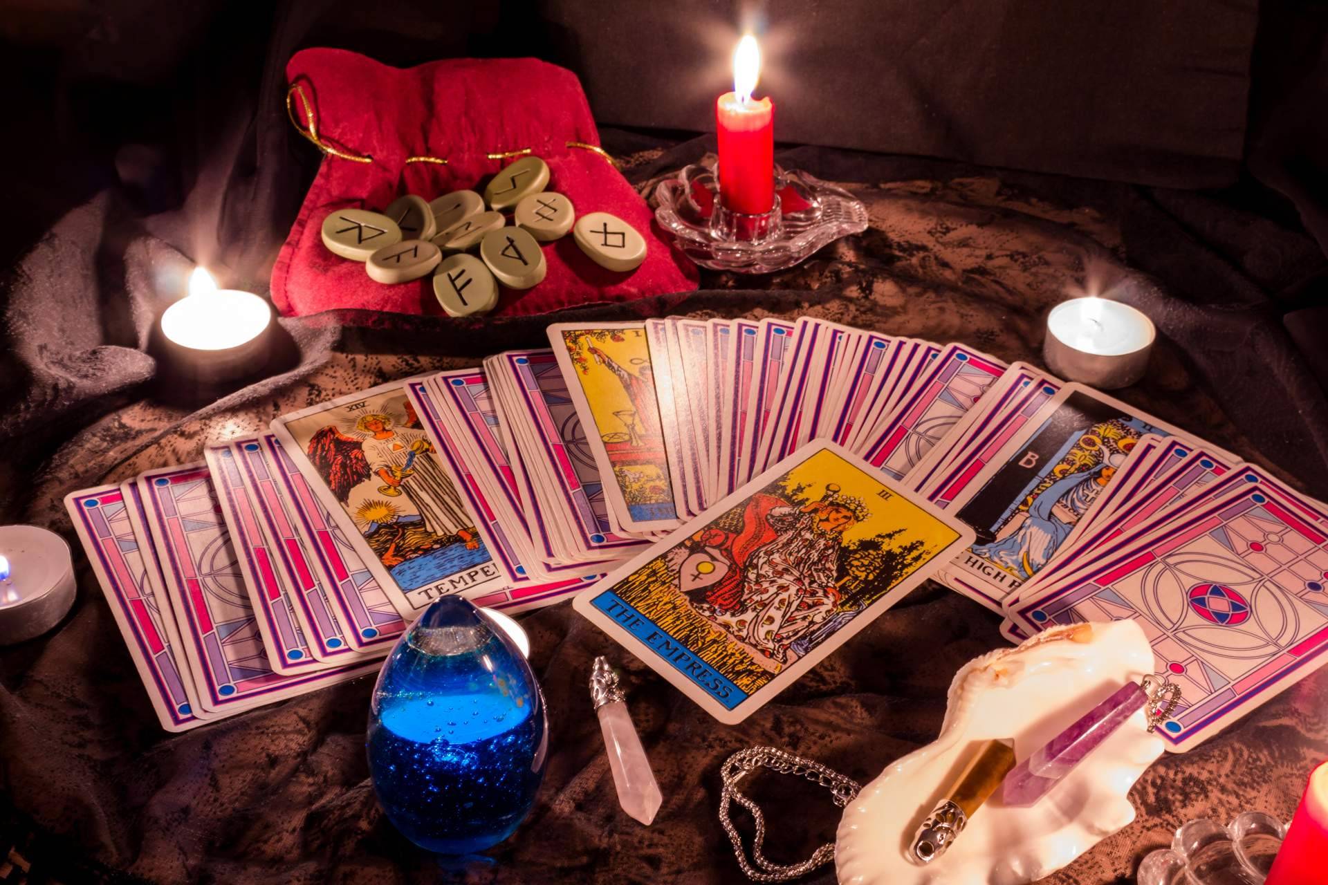 La vidente natural del Tarot de Alicia reúne el talento y la intuición