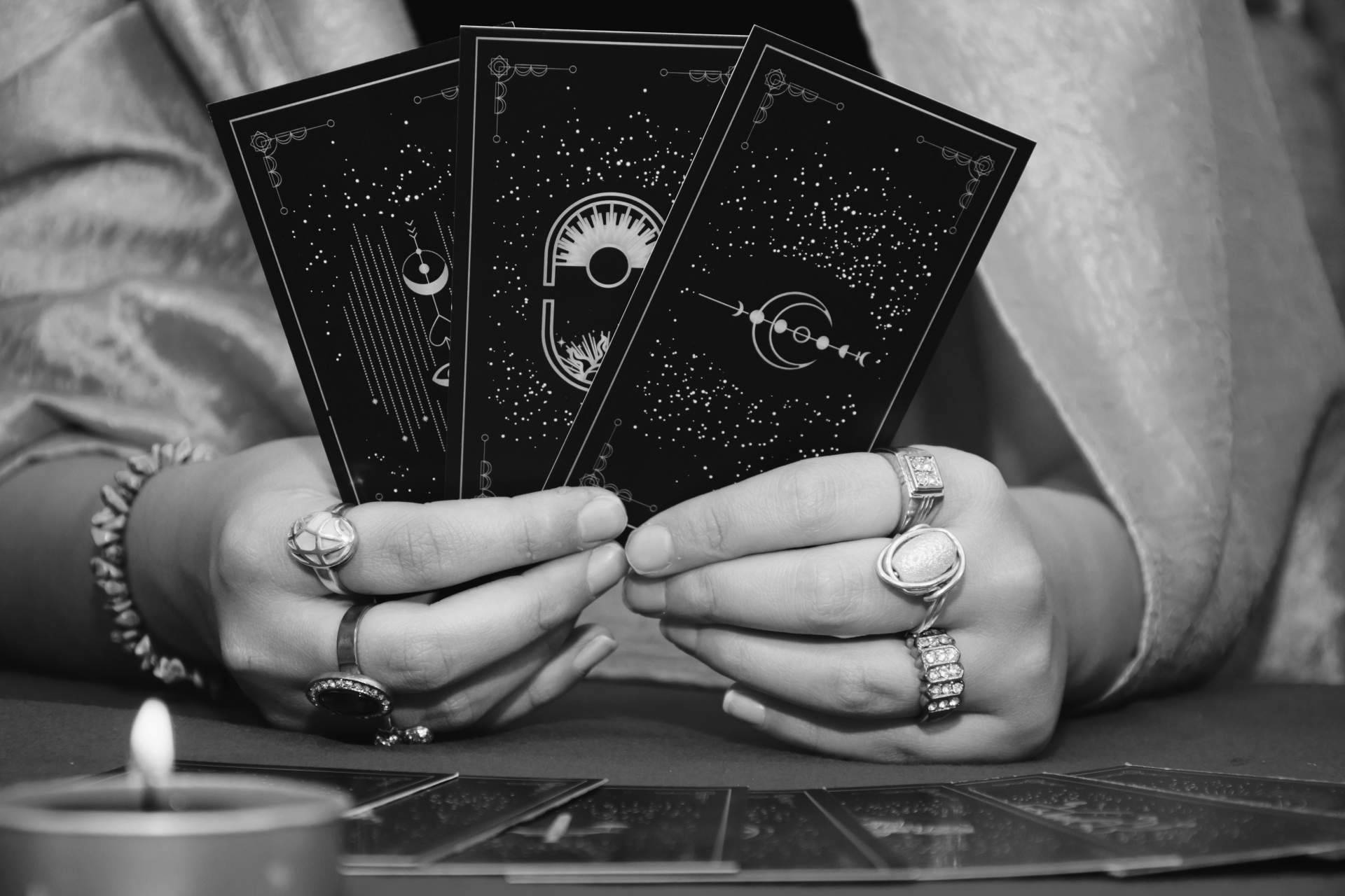 TarotAmor-TarotFiable ofrece un servicio de tarot fiable del amor para ayudar y asesorar a sus clientes, vía telefónica, en asuntos amorosos