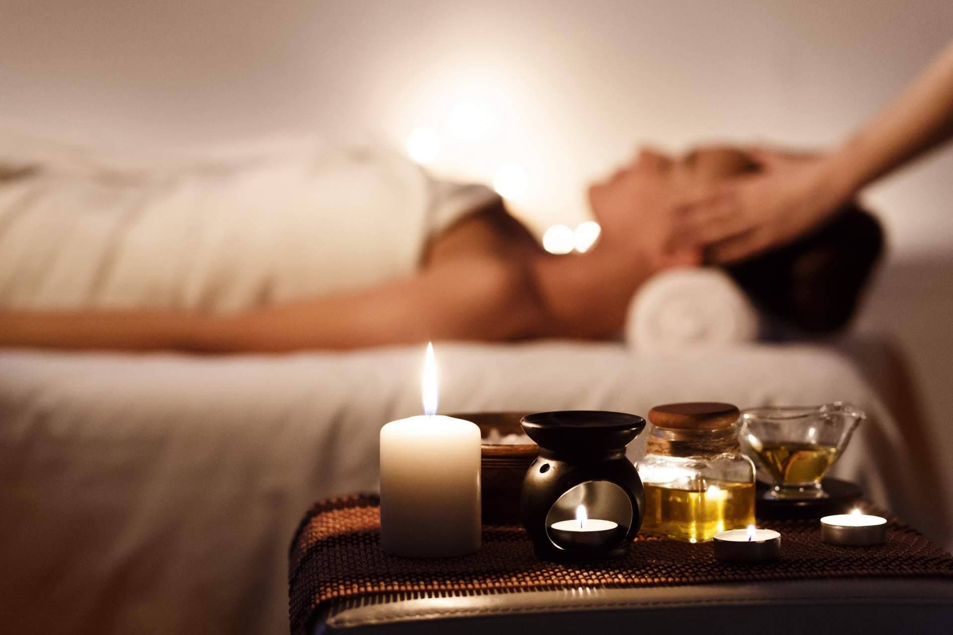 Las velas y los aceites para masajes en pareja
