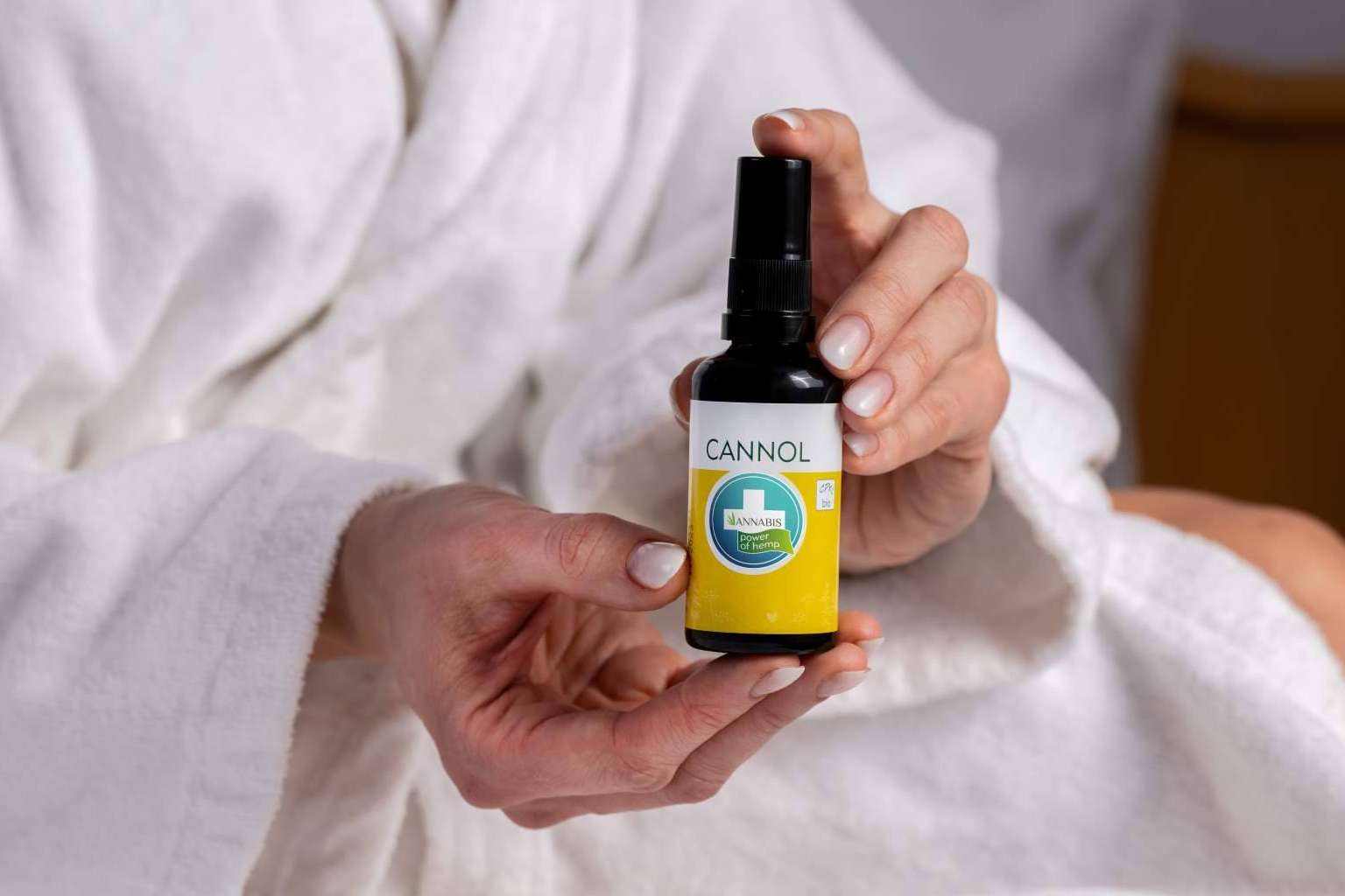 Aceite de cannabis, calmante y regenerante de piel, en Annabis