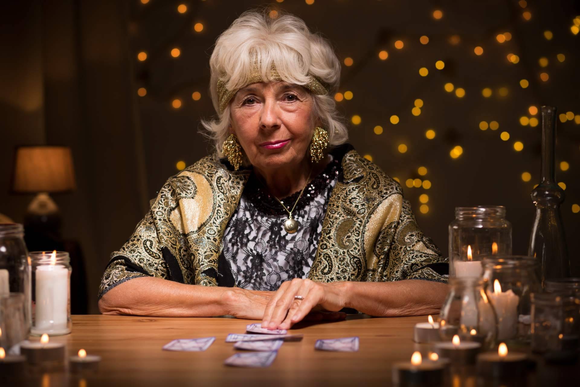 Los beneficios del tarot por chat, según Manuela Moreno