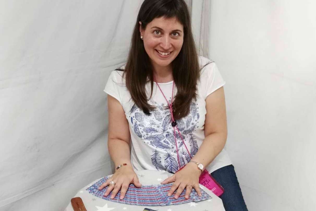 La coach espiritual Mathie López de Castilla ofrece sesiones de tarot en videollamada
