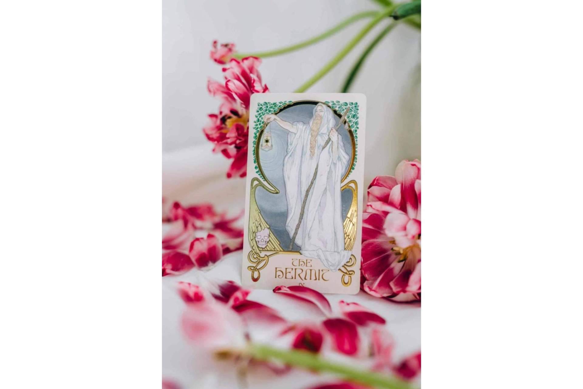 Tarot Terapéutico Alma ofrece servicios de tarot, videncia, terapias y sanación emocional