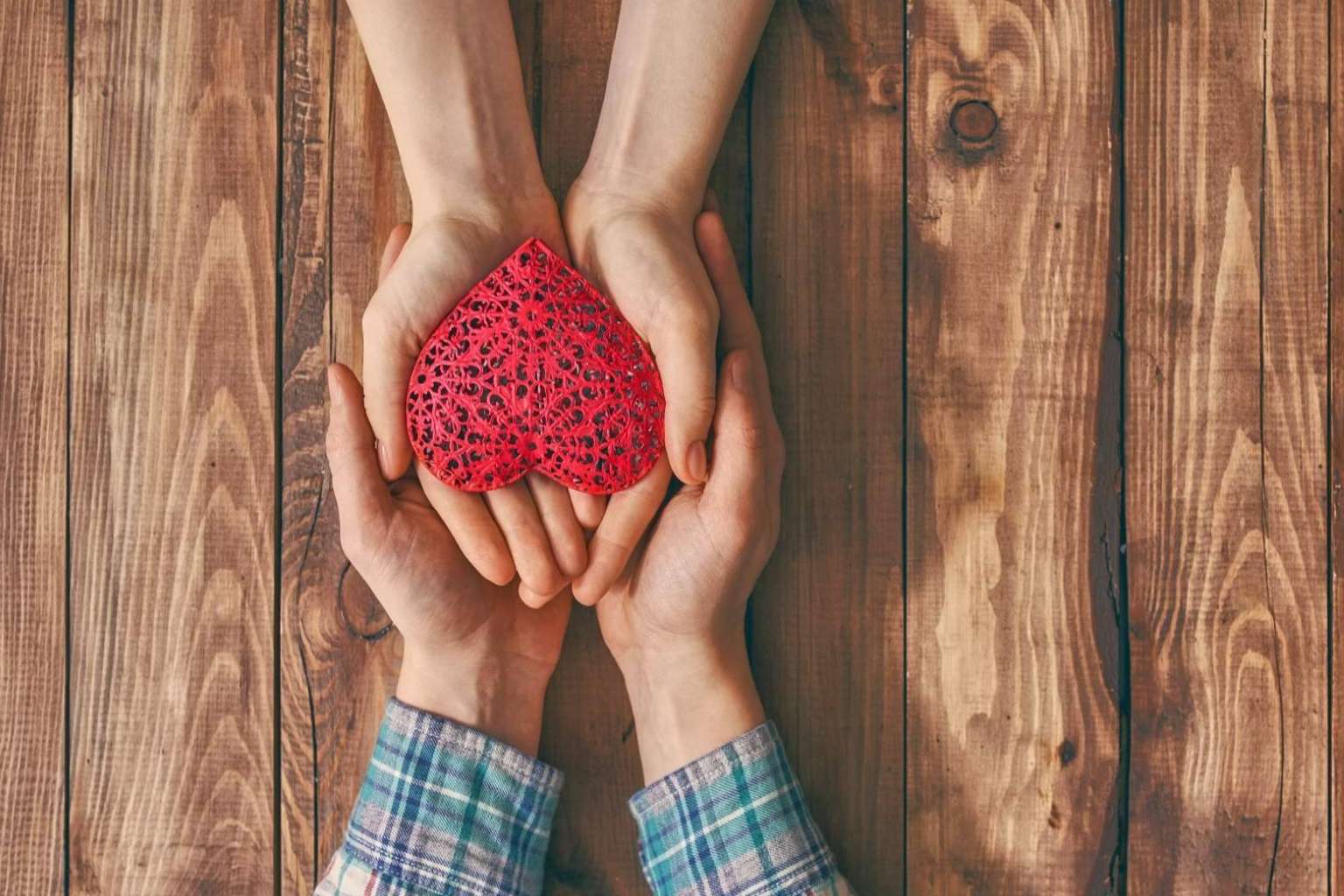 Speed dating en Barcelona con dinámicas de juego, perfecto para conocer gente este San Valentín