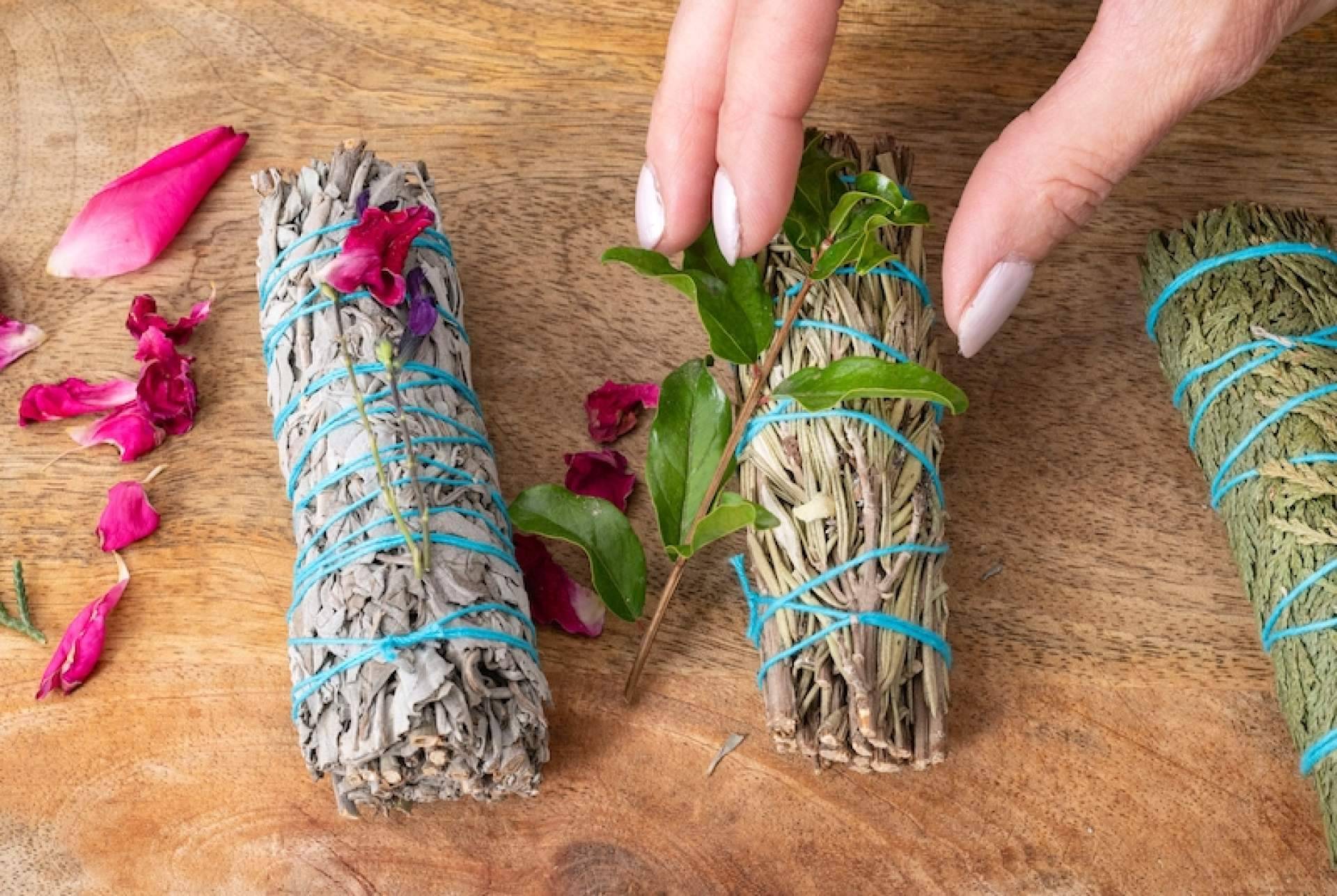 La Luna de Buda, accesorios de fumigación e importación de salvia blanca