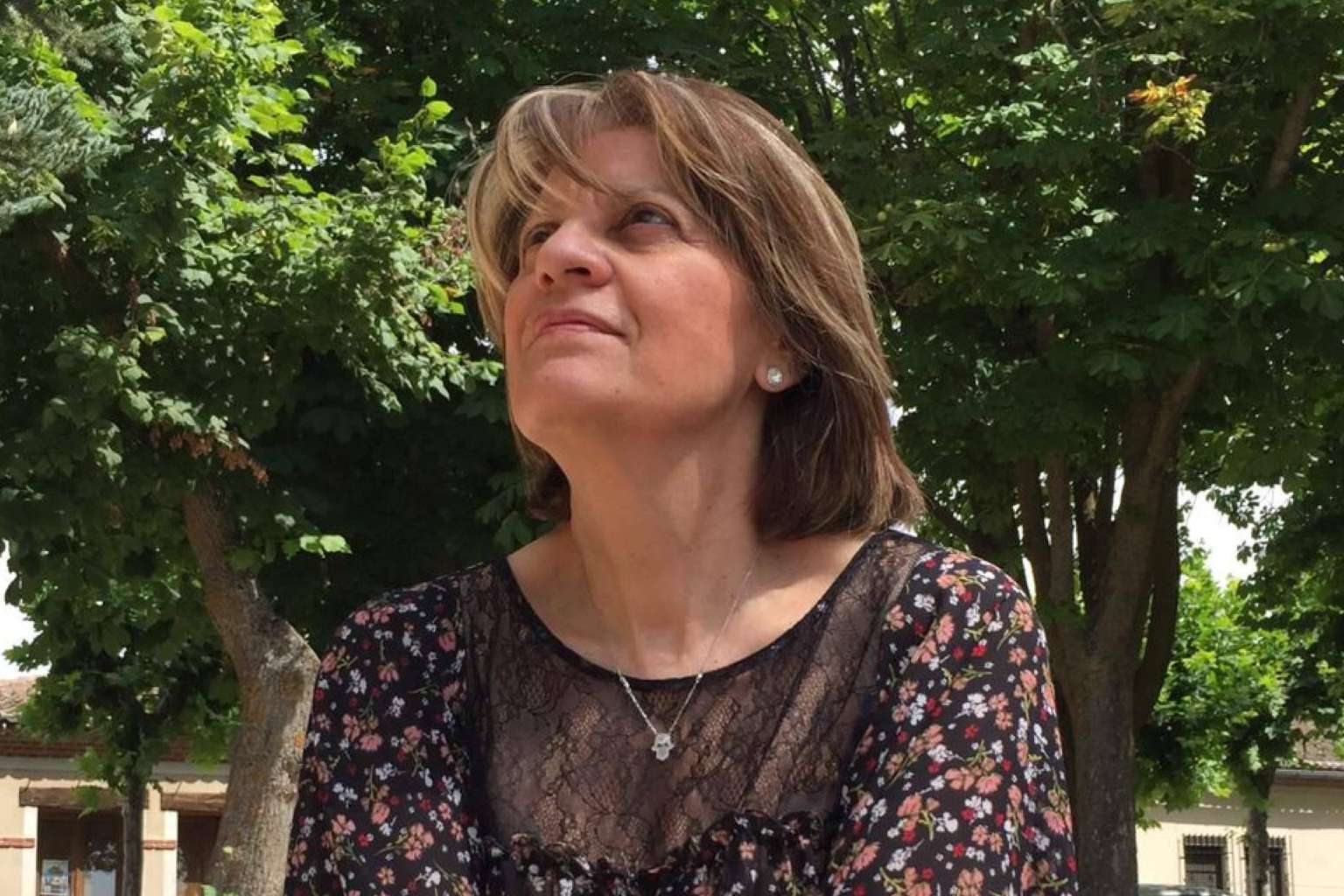 Elena García Pérez ofrece una terapia holística en la que el participante es su propio guía hacia la sanación