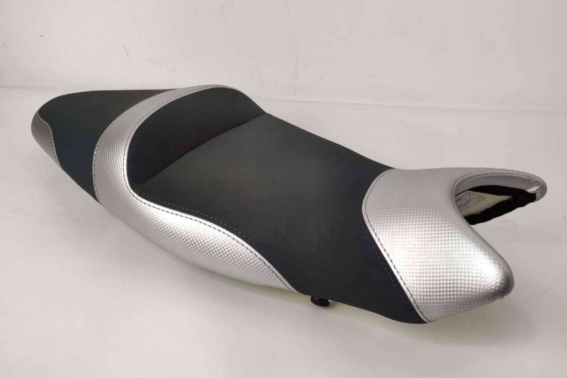Calidad, confort y diseño; el servicio de tapizado de moto online de JM Fundas