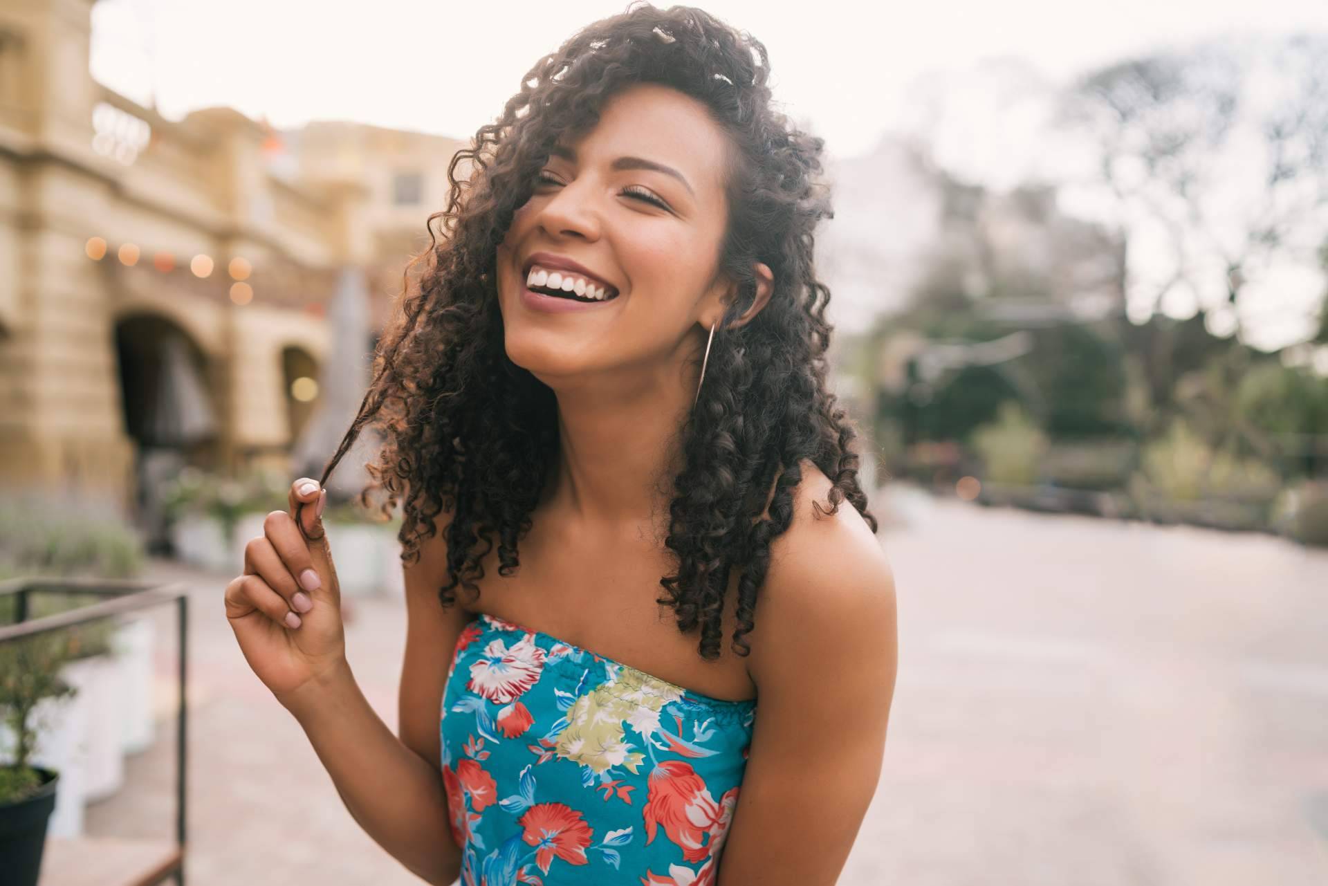 Cómo el champú sólido natural y la elaboración artesanal transforman el cuidado del cabello